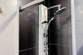 Stylish Townhome Dt Mtl Num01