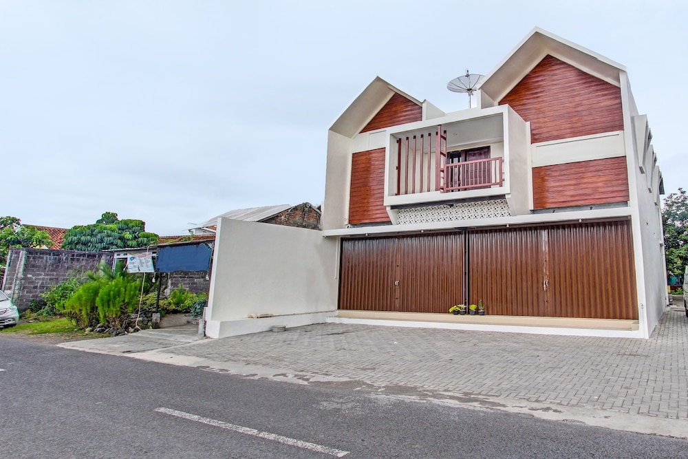 Hotel O Griya Putih