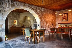 1811 Cave Hotel
