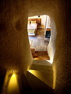 1811 Cave Hotel