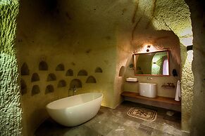 1811 Cave Hotel