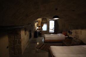 1811 Cave Hotel