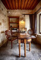 1811 Cave Hotel