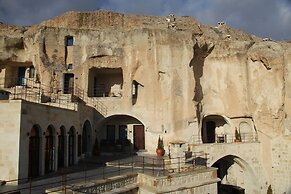 1811 Cave Hotel