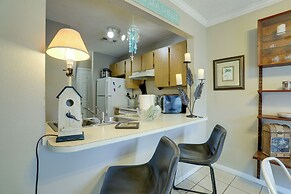 Seminole Townhome: Easy Access to Beaches!