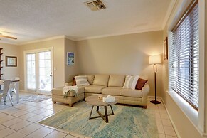 Seminole Townhome: Easy Access to Beaches!