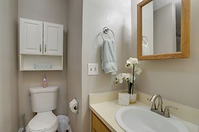 Seminole Townhome: Easy Access to Beaches!