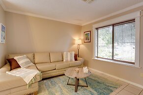 Seminole Townhome: Easy Access to Beaches!