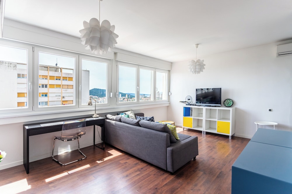 Comfortable apt With Great City and sea View