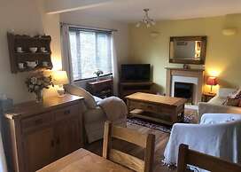 Cosy 3 Bedroom House on Cornish Estate With Pool