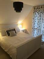 Cosy 3 Bedroom House on Cornish Estate With Pool