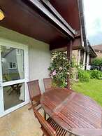 Cosy 3 Bedroom House on Cornish Estate With Pool