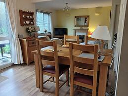 Cosy 3 Bedroom House on Cornish Estate With Pool
