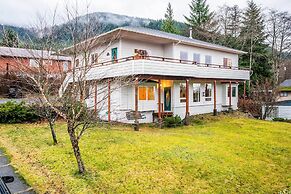 Ketchikan Home: Bay Views, 1/2 Mi to Hiking Trails