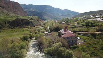 Areni Lodge