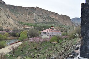 Areni Lodge