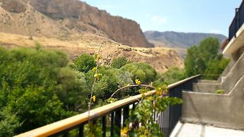Areni Lodge