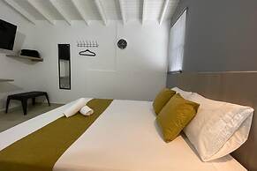 Hotel 12 Nights
