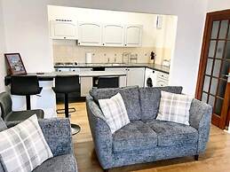 Lovely 2 bed with free parking