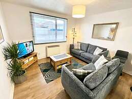 Lovely 2 bed with free parking