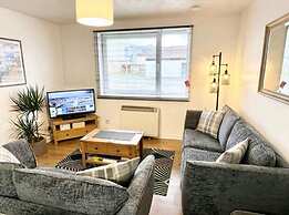 Lovely 2 bed with free parking