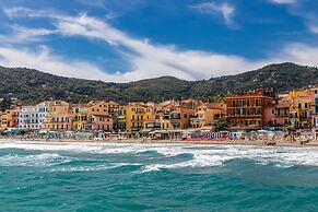 Beachy Vibes- 900m From the Beach