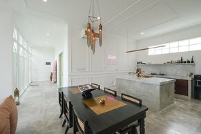No Rush Villas