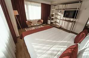 Monarch Hotel