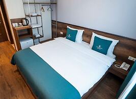 Monarch Hotel