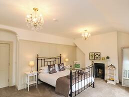 10 Chaloner