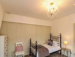 10 Chaloner