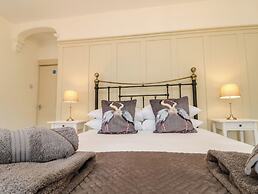 10 Chaloner