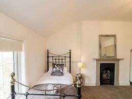 10 Chaloner