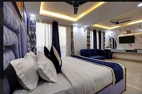 Goroomgo Omasha Residency Noida