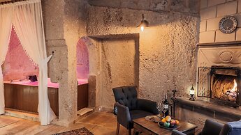 Bayar Cave Suites