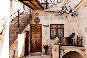 Bayar Cave Suites