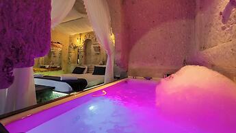 Bayar Cave Suites