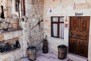 Bayar Cave Suites