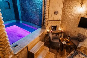 Bayar Cave Suites