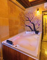 Bayar Cave Suites