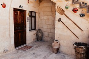 Bayar Cave Suites