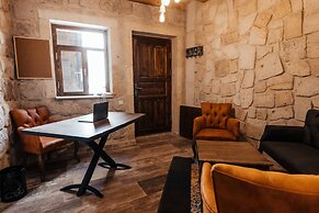 Bayar Cave Suites