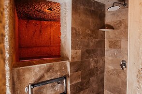 Bayar Cave Suites