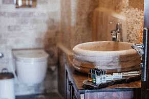 Bayar Cave Suites