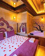 Bayar Cave Suites