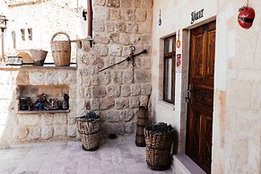 Bayar Cave Suites