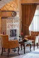 Bayar Cave Suites