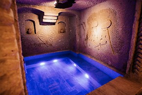 Bayar Cave Suites