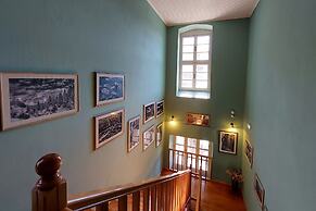 Old School Hotel