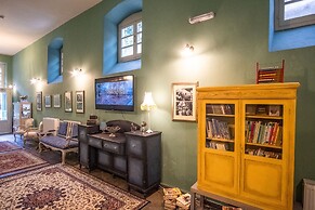 Old School Hotel